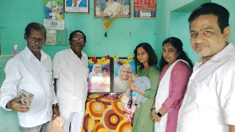சென்னைதியாக தீபம் அன்னை தெரேசா சமூக விழிப்புணர்வு சங்கத்தின் தலைவர் இரமணா நகர் சி.மணி பிறந்த நாளை முன்னிட்டு சமூக ஆர்வலர் இவன் மேனேஜ்மென்ட், ராக்போர்ட் ரேடியோ சித்ரா செயின் நிறுவனத் தலைவர் சித்ரா அவர்கள் நேரில் சென்று வாழ்த்துக்களை தெரிவித்தனர்.