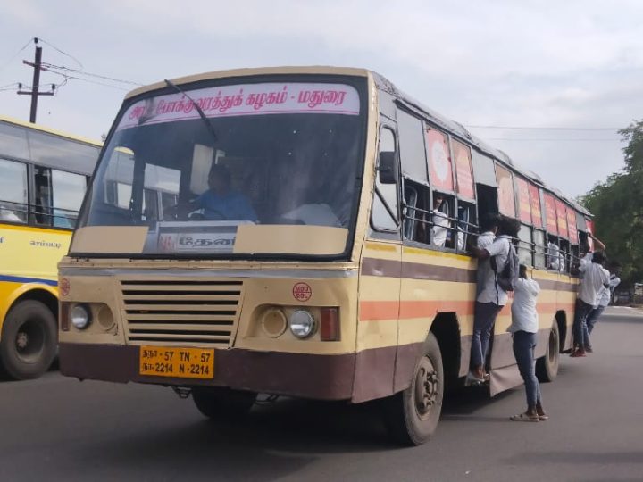படியில் பயணம் நொடியில் மரணம்!