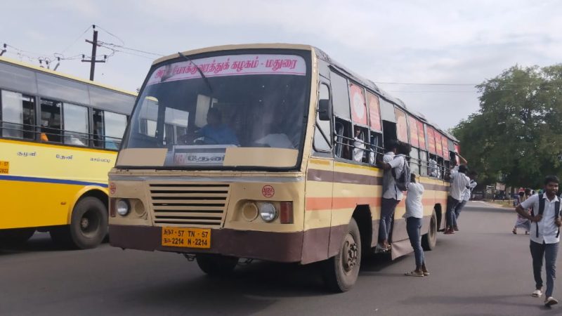 படியில் பயணம் நொடியில் மரணம்!