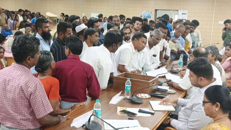 பொது அடக்க ஸ்தலம் வேண்டி கிறிஸ்துவர்கள் அமைச்சர் தா.மோ அன்பரசன் அவர்களிடம் மனு அளித்தனர்.
