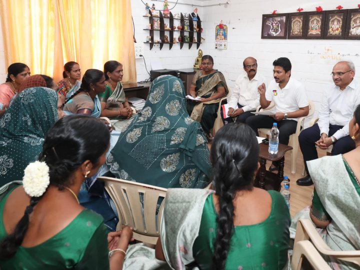 கரூர் மாவட்டம் தாந்தோணியில் செயல்படும் மகளிர் குழுக்களைச் சந்தித்து தமிழக துணை முதல்வர் உதயநிதி ஸ்டாலின் அவர்கள் கலந்துரையாடினார்.