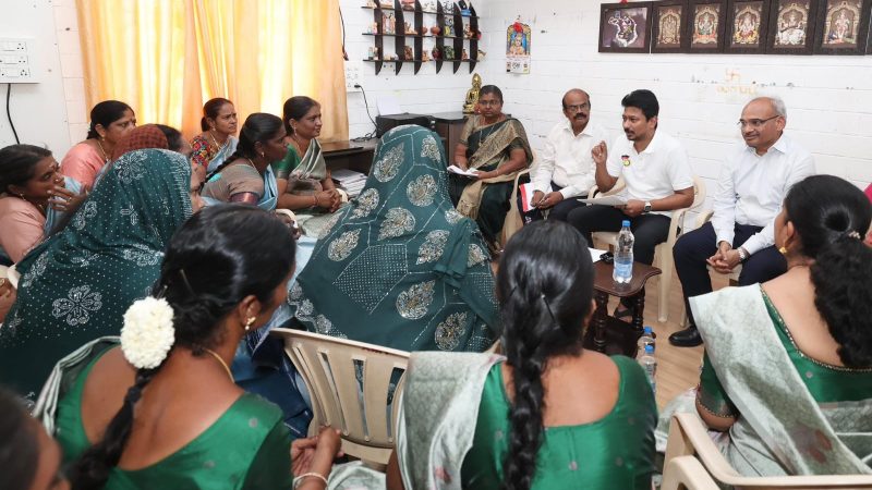 கரூர் மாவட்டம் தாந்தோணியில் செயல்படும் மகளிர் குழுக்களைச் சந்தித்து தமிழக துணை முதல்வர் உதயநிதி ஸ்டாலின் அவர்கள் கலந்துரையாடினார்.