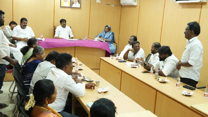 ராமேஸ்வரம் நகராட்சி உறுப்பினர்கள் கூட்டம் நடைபெற்றது ராமநாதபுரம் மாவட்டத்தில் உள்ள ராமேஸ்வரம் நகராட்சி உறுப்பினர்கள் ஆலோசனை கூட்டம் நகராட்சி அலுவலகத்தில்.
