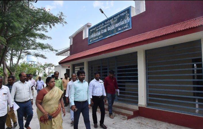 பெரம்பலூர் மாவட்டத்தில் செயல்படுத்தப்படும் பல்வேறு வளர்ச்சித் திட்டப் பணிகளின் முன்னேற்ற நிலை குறித்து பெரம்பலூர் மாவட்ட கண்காணிப்பு அலுவலர் / மாற்றுத்திறனாளிகள் நலத்துறை இயக்குநர்  எம்.லக்ஷ்மி, இ.ஆ.ப.,  மாவட்ட ஆட்சித்தலைவர் ச.அருண்ராஜ் இ.ஆ.ப.,  முன்னிலையில் பார்வையிட்டு ஆய்வு செய்தார்.