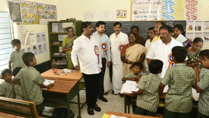 தேனி மாவட்டம் பொம்மையகவுண்டன்பட்டியில் உள்ள அரசு கள்ளர் நடுநிலைப்பள்ளியில் தமிழக சட்டமன்ற அரசு உறுதிமொழி குழுத் தலைவர் தி.வேல்முருகன் தலைமயிலான குழுவினர் மாவட்ட கலெக்டர் ரஞ்ஜீத் சிங் முன்னிலையில் ஆய்வு மேற்கொண்டனர்.