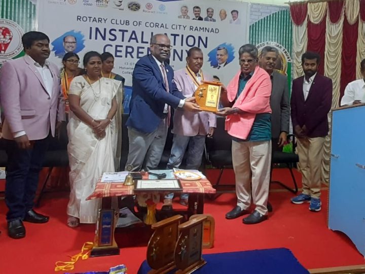 ராமநாதபுரம் மாவட்டம் கலெக்டர் அலுவலக வளாகத்தில் உள்ள முகமது சதக் தஸ்தகீர் ஆசிரியர் பயிற்சிக் கல்லூரியில் ரோட்டரி கிளப் ஆப் கோரல் சிட்டி ராம்நாடு சார்பில் இன்று புதிய தலைவர் (ம) புதிய செயலாளர் உறுப்பினர்கள் பதவியேற்பு விழா சிறப்பாக நடைபெற்றது.