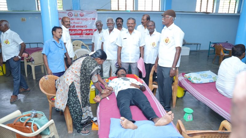 தேனி மாவட்டம் போடி நாடார் உறவின் முறைக்கு பாத்தியப்பட்ட நாடார் உறவின்முறை திருமண மண்டபத்தில் கர்மவீரர் முன்னாள் முதல்வர் காமராஜரின் 123 வது பிறந்த நாளை முன்னிட்டு போடி நகர் மற்றும் வட்டார நாடார்கள் ஒருங்கிணைப்பு குழு தேனி நட்டாத்தி நாடார் மருத்துவமனை மற்றும் கருத்தரித்தல் மையம் மற்றும் பெரியகுளம் அரசு மருத்துவமனை இரத்த வங்கி இணைந்து நடத்தும் மாபெரும் ரத்ததான முகாம் மற்றும் இலவச மருத்துவ முகாம் நடைபெற்றது.