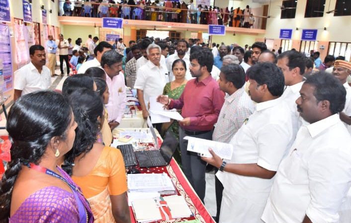 பெரம்பலூர் மாவட்டம்”உங்களுடன் ஸ்டாலின்” திட்டத்தின் கீழ் நடைபெற்ற சிறப்பு முகாமினை போக்குவரத்து மற்றும் மின்சாரத்துறை அமைச்சர் சா.சி.சிவசங்கர்  மாவட்ட ஆட்சித்தலைவர் ச.அருண்ராஜ் இ.ஆ.ப.,  தலைமையில் பெரம்பலூர் சட்டமன்ற உறுப்பினர் ம.பிரபாகரன்  முன்னிலையில், பார்வையிட்டு பயனாளிகளுக்கு அரசு நலத்திட்ட உதவிகளை வழங்கினார்.
