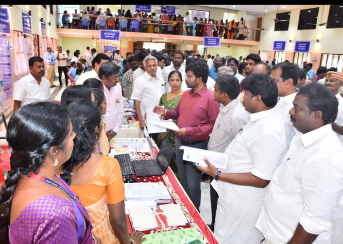 பெரம்பலூர் மாவட்டம்”உங்களுடன் ஸ்டாலின்” திட்டத்தின் கீழ் நடைபெற்ற சிறப்பு முகாமினை போக்குவரத்து மற்றும் மின்சாரத்துறை அமைச்சர் சா.சி.சிவசங்கர்  மாவட்ட ஆட்சித்தலைவர் ச.அருண்ராஜ் இ.ஆ.ப.,  தலைமையில் பெரம்பலூர் சட்டமன்ற உறுப்பினர் ம.பிரபாகரன்  முன்னிலையில், பார்வையிட்டு பயனாளிகளுக்கு அரசு நலத்திட்ட உதவிகளை வழங்கினார்.