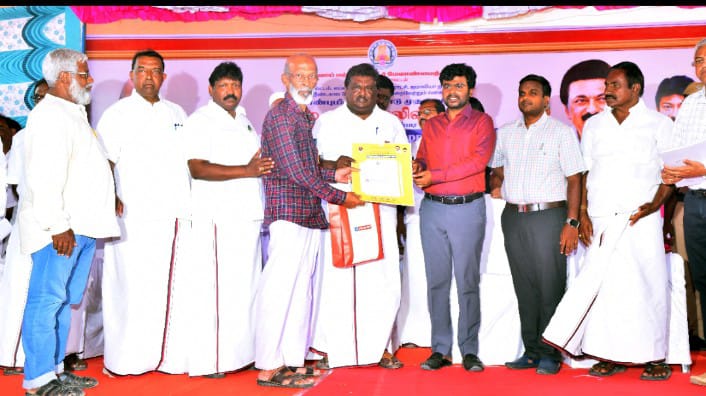 பெரம்பலூர் மாவட்டம்போக்குவரத்து மற்றும் மின்சாரத்துறை அமைச்சர் சா.சி.சிவசங்கர்  லெப்பைக்குடிக்காடு பேரூராட்சிக்குட்பட்ட ஜமாலியா நகர் பகுதியில் வசித்து வரும் மக்களின் சுமார் 50 ஆண்டு கால கோரிக்கையை நிறைவேற்றும் வகையில், 301 நபர்களுக்கு இரண்டாம் கட்டமாக இலவச வீட்டுமனை பட்டாக்களை வழங்கினார்.