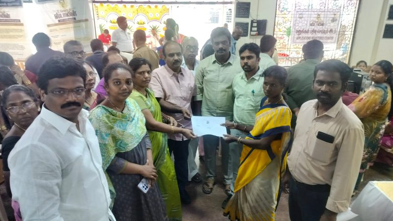 தேனி மாவட்டம் போடி சேனைத்தலைவர் சுதந்திர மஹாலில் இன்று நகராட்சி நிர்வாகத்தின் சார்பாக உங்களுடன் ஸ்டாலின் முகாம் நகராட்சி சேர்மன் ராஜராஜேஸ்வரி சங்கர் அவர்கள் தலைமையில் நடைபெற்றது.
