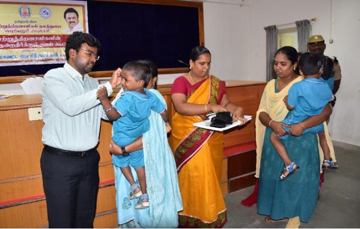 பெரம்பலூர் மாவட்டம்மாற்றுத்திறனாளிகள் கோரிக்கை தொடர்பாக பெறப்படும் மனுக்கள் மீது தனிக்கவனம் செலுத்தி நடவடிக்கைகள் மேற்கொள்ள வேண்டும் என அனைத்து துறை அலுவலர்களுக்கு மாவட்ட ஆட்சித்தலைவர் திரு.ச.அருண்ராஜ், இ.ஆ.ப.,அறிவுறுத்தல்.