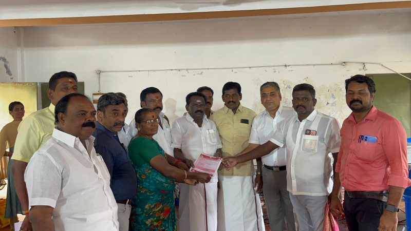 தமிழ்நாடு முதல்வர் மு.க .ஸ்டாலின் துவங்கப்பட்ட “உங்களுடன் ஸ்டாலின்” மகத்தான திட்டத்தை பரமக்குடி சட்டமன்ற தொகுதிக்கு உட்பட்ட பரமக்குடி மேற்கு ஒன்றியம் தெளிச்சாத்தநல்லூர்கிராமத்தில் துவக்கி வைத்தார்.
