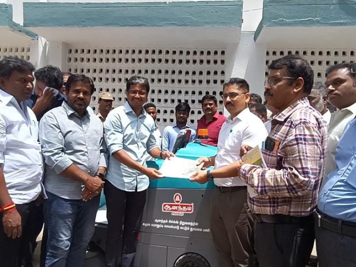 ராமநாதபுரம் மாவட்டத்தில் திருப்புல்லாணி, தேவிபட்டினம்,சேதுக்கரை உள்ளிட்ட யாத்திரை ஸ்தலங்கள் உள்ளன,இங்கு யாத்திரிகர்கள் தாங்கள் கடலில் குளித்துவிட்டு ஈர துணிகளை அங்கேயே விட்டுவிட்டு வந்து விடுகின்றனர்.ஈரத்துடன் கோவிலுக்குள் வந்து விடுகின்றனர்.