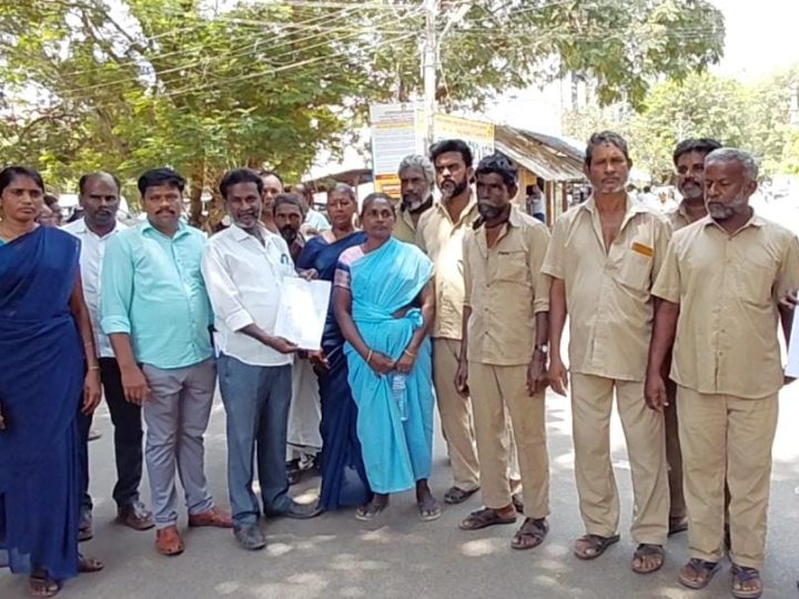 கமுதி பேரூராட்சி தூய்மைபணியாளர்கள் பணிசுமை அதிகரிப்பதாக. கலெக்டரிடம் கோரிக்கை மனு வழங்கினர் . . . .