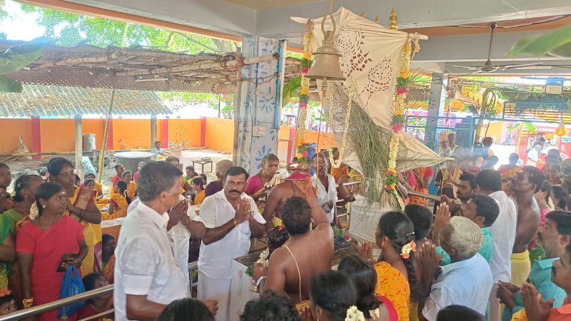 கமுதி அருகே கருங்குளம் சக்தி மாரியம்மன் கோவில் ஆடி பொங்கல் திருவிழா காப்பு கட்டு கொடியேற்றத்துடன் துவக்கம்