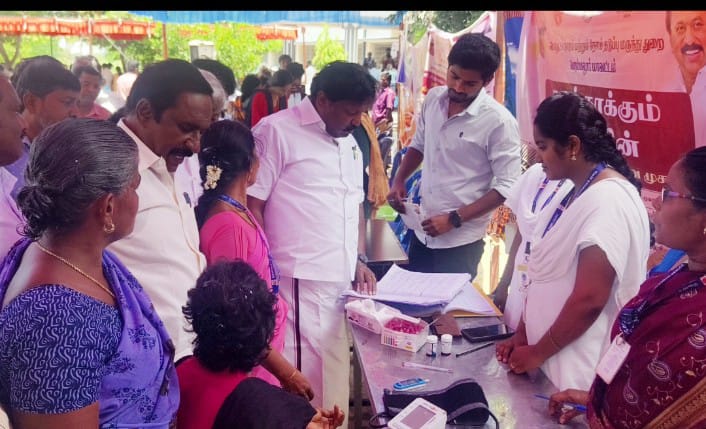 பெரம்பலூர் மாவட்டம்பெரம்பலூர் மாவட்டத்தில் உங்களுடன் ஸ்டாலின் திட்டத்தின் கீழ் நடைபெற்ற 28 முகாம்களில் பொதுமக்கள் பல்வேறு தேவைகள், கோரிக்கைகள் வேண்டி 24,424 மனுக்கள் அளித்துள்ளனர்.