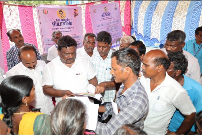பெரம்பலூர் மாவட்டம்மாண்புமிகு போக்குவரத்து மற்றும் மின்சாரத்துறை அமைச்சர் திரு.சா.சி.சிவசங்கர் அவர்கள் பெரிய வெண்மணி ஊராட்சியில் உள்ள சிதம்பரம் நடுநிலைப் பள்ளியில் நடைபெற்ற ஊரகப் பகுதிகளுக்கான உங்களுடன் ஸ்டாலின் திட்ட முகாமினை பார்வையிட்டு, பொதுமக்களிடமிருந்து கோரிக்கை மனுக்களைப் பெற்றுக் கொண்டார்.