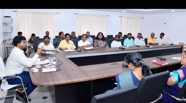 பெரம்பலூர் மாவட்டம்பொது சுகாதாரத்துறை சார்பில் மாதாந்திர திறனாய்வுக் கூட்டம் மாவட்ட ஆட்சித்தலைவர் திரு.ச.அருண்ராஜ் இ.ஆ.ப., அவர்கள் தலைமையில் நடைபெற்றது.