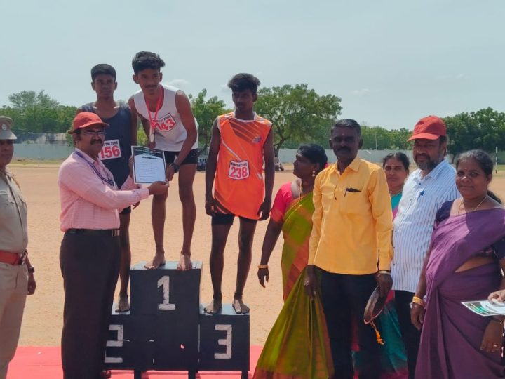 ராமநாதபுரம் மாவட்டம், கமுதியில் குறு வட்டார அளவிலான விளையாட்டுப் போட்டிகளை ராமசாமிபட்டி அரசு மேல்நிலைப்பள்ளி நடத்தி வருகிறது.