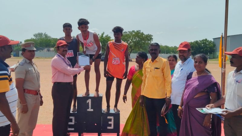 ராமநாதபுரம் மாவட்டம், கமுதியில் குறு வட்டார அளவிலான விளையாட்டுப் போட்டிகளை ராமசாமிபட்டி அரசு மேல்நிலைப்பள்ளி நடத்தி வருகிறது.