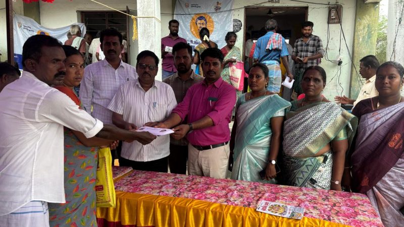 ராமநாதபுரம் மாவட்டம்,கமுதி அருகே கோவிலாங்குளத்தில்உங்களுடன் ஸ்டாலின் சிறப்பு முகாம் நேற்று நடைபெற்றது.கமுதி அருகே கோவிலாங்குளம் ஊராட்சியில் நடைபெற்ற உங்களுடன் ஸ்டாலின் சிறப்பு முகாமில், ,கோவிலாங்குளம் காத்தனேந்தல், கொம்பூதி எம்.புதுக்குளம் ஆகிய ஊராட்சிகளுக்கு உட்பட்ட பொதுமக்களிடம் இருந்து கோரிக்கை மனுக்கள் பெறப்பட்டன.