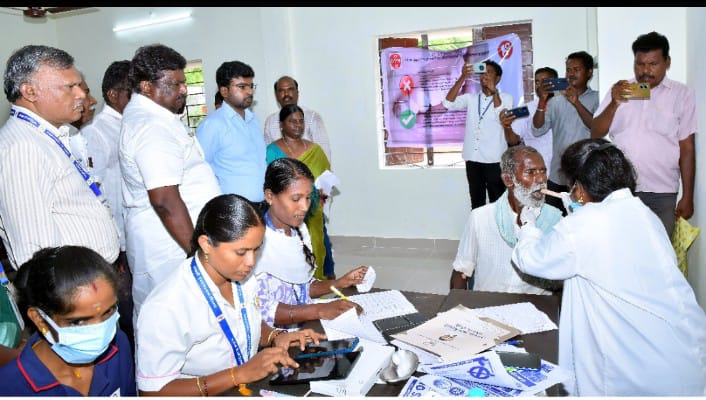 பெரம்பலூர் மாவட்டம்போக்குவரத்து மற்றும் மின்சாரத்துறை அமைச்சர் சா.சி.சிவசங்கர்  நலம் காக்கும் ஸ்டாலின் மருத்துவ முகாமினை பார்வையிட்டு, பயனாளிகளுக்கு நலத்திட்ட உதவிகளை வழங்கினார்.