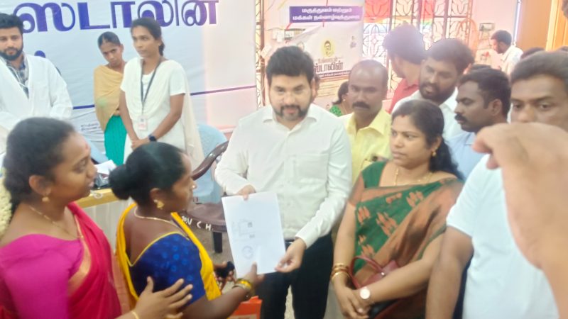 தேனி மாவட்டம் போடி கீழத்தெரு ராஜன் சுப்புத்தாய் மண்டபத்தில் நகர் மன்ற தலைவர் ராஜராஜேஸ்வரி சங்கர் அவர்கள் தலைமையில் உங்களுடன் ஸ்டாலின் சிறப்பு முகாம் நடைபெற்றது.