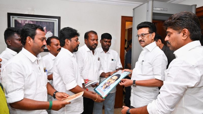 ராமநாதபுரம் மாவட்டம்,பரமக்குடி தேவேந்திர பண்பாட்டு கழகம் சார்பில் தியாகி இமானுவேல் சேகரனாரின் குருபூஜை