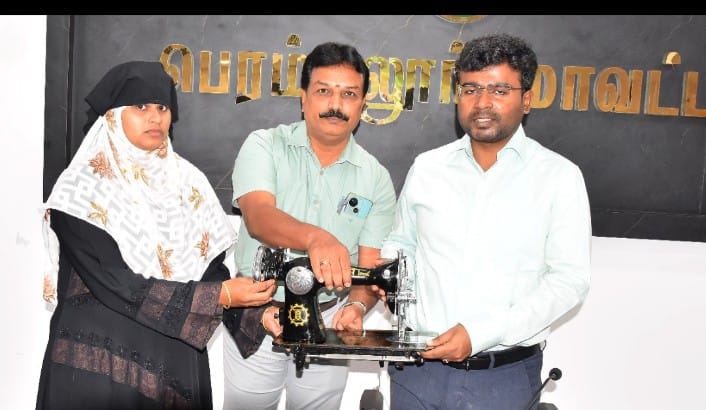 பெரம்பலூர் மாவட்டம்மகளிர் வாழ்வாதாரம் பெருக பிற்படுத்தப்பட்டோர் மற்றும் சிறுபான்மையினர் நலத்துறையின் மூலமாக கடந்த நான்காண்டுகளில் 554 பயனாளிகள் ரூ.31.23 லட்சம் மதிப்பீட்டில் மின் மோட்டாருடன் கூடிய தையல் இயந்திரங்கள் வழங்கப்பட்டுள்ளது – மாவட்ட ஆட்சித்தலைவர் ச.அருண்ராஜ் இ.ஆ.ப., தகவல்.