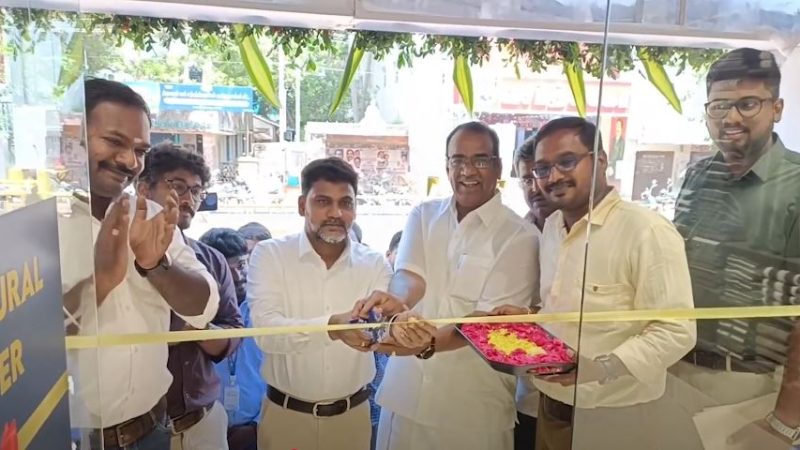 திருவாரூரில் புதிய ஆடைஷோரூம் திறப்புவிழா …