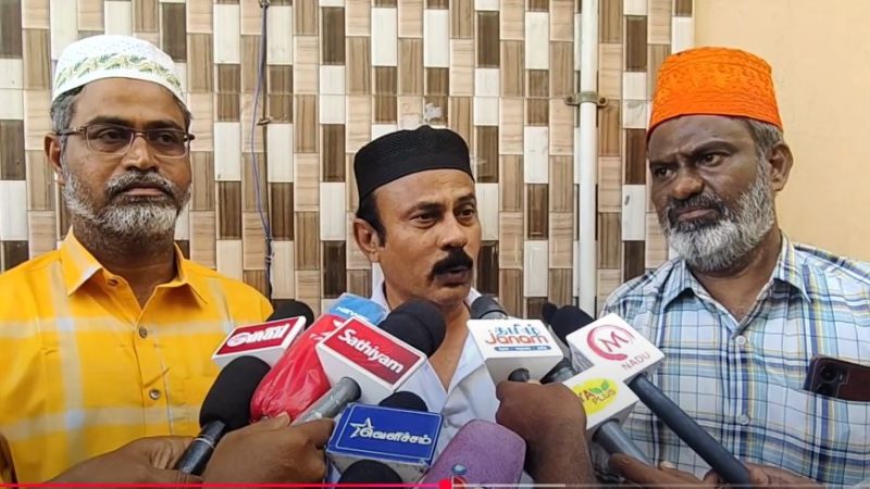 திருச்சி நத்தர்ஷா பள்ளிவாசல் முன்னாள் தர்கா அறங்காவலர் மீது நடவடிக்கை எடுக்க வலியுறுத்தி வக்பு வாரிய அலுவலகத்தில் பள்ளிவாசல் ஜமாத்தார்கள் புகார்.