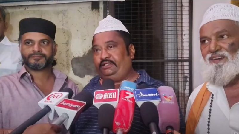 திருச்சி நத்தர்ஷா பள்ளிவாசலில் முன்னாள் நிர்வாக அறங்காவலர் தொடர்ந்து தனது பணிகள் மேற்கொள்ள வக்பு வாரியத்தில் மனு அளித்துள்ளனர்.