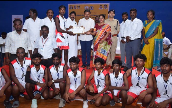 முதலமைச்சர் கோப்பைக்கான மாவட்ட அளவிலான விளையாட்டுப் போட்டிகளில் வெற்றிப்பெற்ற வீரர் வீராங்கனைகளுக்கு பரிசுகள் வழங்கும் விழா…!
