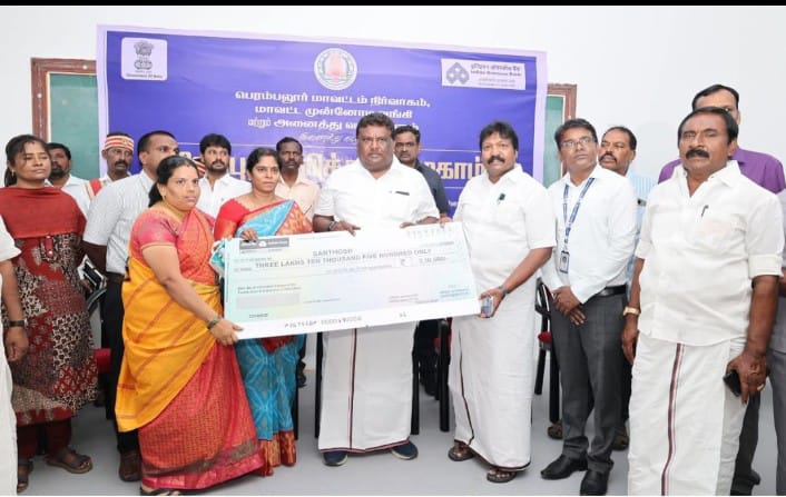 போக்குவரத்து மற்றும் மின்சாரத்துறை அமைச்சர் சா.சி.சிவசங்கர் 36 மாணவர்களுக்கு ரூ.2.74 கோடி மதிப்பிலான கல்விக் கடன் உதவிகளை மாவட்ட ஆட்சித்தலைவர் ந.மிருணாளினி இ.ஆ.ப., தலைமையில் வழங்கினார்.