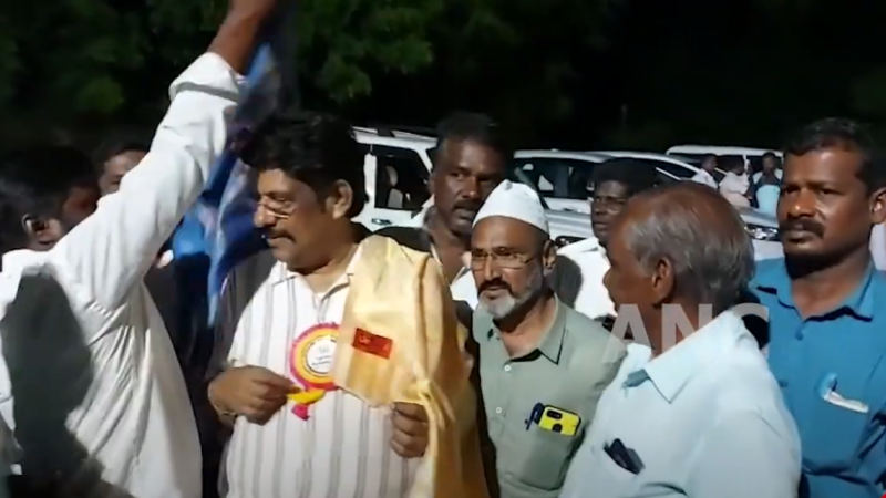 மாவட்டத்தில் பட்டியல் இன மக்கள் மீது நடத்தப்படும் வன்கொடுமைகள் மற்றும் சம்பவங்கள் குறித்து பெறப்பட்ட புகாரை தமிழ்நாடு சட்டமன்ற மதிப்பீட்டு குழுவினர் புதுக்கோட்டை மாவட்ட ஆட்சியரிடம் வழங்கி நடவடிக்கை மேற்கொள்ளக் கூடியதாக விடுதலை சிறுத்தைகள் கட்சியின் துணைப் பொதுச் செயலாளரும் திருப்போரூர் சட்டமன்ற உறுப்பினருமான எஸ் எஸ் பாலாஜி செய்தியாளர்களிடம் தெரிவித்தார்
