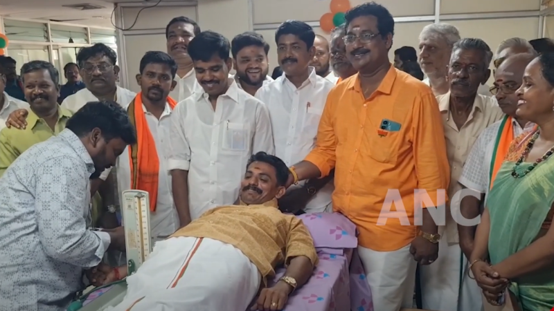 பாரதப் பிரதமர் 75வது பிறந்தயொட்டிமுன்னிட்டு தஞ்சையில் பா.ஜ.க.வைச் சேர்ந்த 100க்கும் மேற்பட்டவர்கள் ரத்த தானம் செய்தனர்.