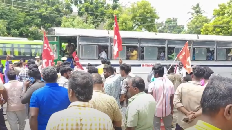 மின்சார வாரியத்தில் 10 ஆண்டுகளுக்கும் மேல் பணிபுரியும் ஒப்பந்த ஊழியர்களை நிரந்தரம் செய்ய வேண்டும் உள்ளிட்ட பல்வேறு கோரிக்கைகளை வலியுறுத்தி மறியல் போராட்டத்தில் ஈடுபட்ட மின்வாரிய ஒப்பந்த ஊழியர்கள் 100க்கும் மேற்பட்டோர் கைது