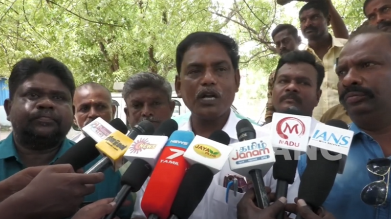 மதுரை மாநகராட்சி தூய்மை பணியாளர்கள் பிரச்சினைகளுக்கு தீர்வு காணும் வகையில் 27 ஆம் தேதி முத்தரப்பு பேச்சுவார்த்தை நடைபெற உள்ளதாக தொழிற்சங்க நிர்வாகி பாலசுப்பிரமணியன் பேட்டி