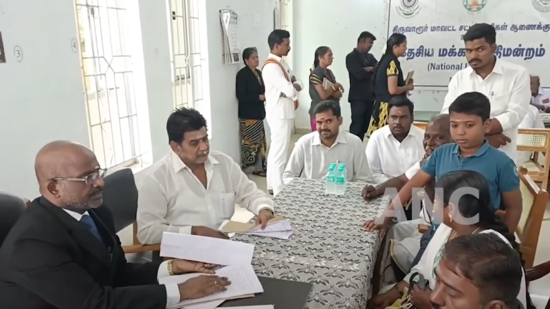 தனது சொந்தஇடத்தில் கட்டப்பட்ட அரசு அங்கன்வாடி மைய கட்டிடத்தினை அகற்ற வழக்குத்தொடுத்தவர் திருவாரூரில் நடைபெற்ற தேசிய மக்கள் நீதிமன்றத்தில் நிலத்தை நீதிபதிகள் முன்பு தானமாக வழங்கினார் …