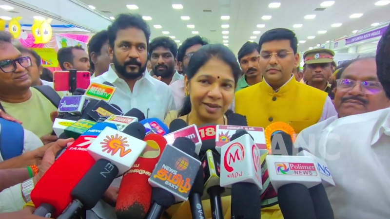 மதுரை புத்தக கண்காட்சியை பார்வையிட்ட திமுக தூத்துக்குடி நாடாளுமன்ற உறுப்பினர் கனிமொழி