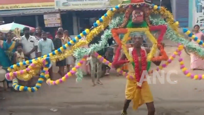புதுக்கோட்டை மாவட்டம் கந்தர்வகோட்டை யில்மிகவும் புகழ்பெற்ற இந்து அறநிலையத்துறையில் தலைமையில் செயல்பட்டு வரும் அருள்மிகு ஸ்ரீ முத்துமாரியம்மன் கோவில் ஆவணி மாதம் திருவிழாவினை முன்னிட்டு ஏராளமானோர் பக்த கோடிகள் பால்குடம் எடுத்து வருகின்றனர்