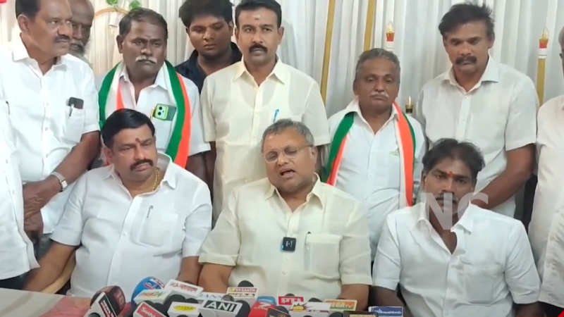 முன்னாள் நிதியமைச்சர் ப.சிதம்பரத்தின் 80 வது பிறந்த நாளை முன்னிட்டு மதுரை செல்லூர் பகுதியில் உள்ள தனியார் திருமண மண்டபத்தில் சிவகங்கை நாடாளுமன்ற உறுப்பினர் கார்த்திக் சிதம்பரம் பொதுமக்களுக்கு நலத்திட்ட உதவிகளை வழங்கினார்