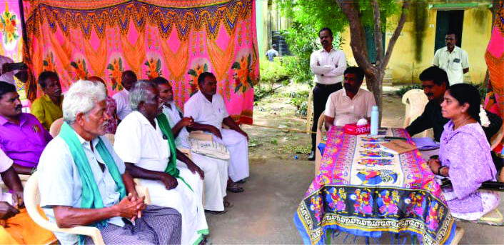 இடைத்தரகர்கள் இல்லாமல் சின்ன வெங்காயத்தை விற்பனை செய்வதற்கு உரிய நடவடிக்கை எடுக்கப்படும் – பெரம்பலூர் மாவட்ட ஆட்சித்தலைவர் ந.மிருணாளினி, இ.ஆ.ப. உறுதி…!