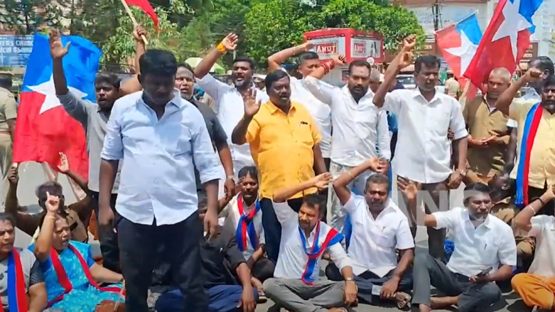 விசிக திருமாவளவன் கார் மீது டூவீலர் மோதி வாக்குவாதத்தில் ஈடுபட்ட வாலிபரை கண்டித்து, மதுரை பெரியார் பேருந்து நிலையத்தில் விசிகவினர் மறியலில் ஈடுபட்டனர் – போக்குவரத்து பாதிப்பு