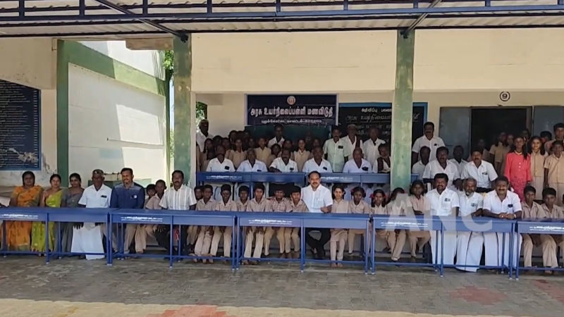 புதுக்கோட்டை சட்டமன்ற தொகுதி புதுக்கோட்டை வடக்கு ஒன்றியத்துக்கு உட்பட்ட ஆதனக்கோட்டை மற்றும் மனவிடுதி அரசு மேல்நிலைப்பள்ளியில் புதுக்கோட்டை சட்டமன்ற உறுப்பினர் தொகுதி மேம்பாட்டு நிதியிலிருந்து தலா 4 லட்சம் மதிப்பீட்டில் மாணவ மாணவிகளுக்கு மேஜைகள் மற்றும் இருக்கைகளை வழங்கினார் புதுக்கோட்டை சட்டமன்ற உறுப்பினர் டாக்டர்.வை. முத்துராஜா