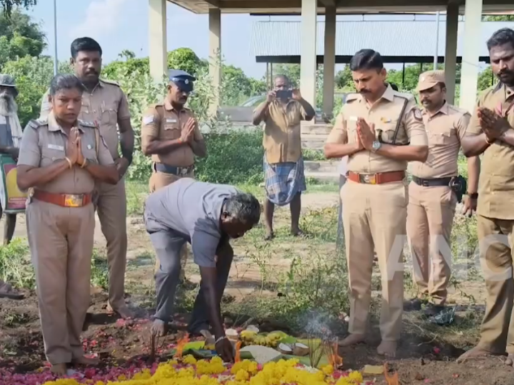 தஞ்சை மருத்துவக்கல்லூரி மருத்துவமனை பிரேத கிடங்கில் யாரும் உரிமை கோராமல் இருந்த 13 பேரின் உடல்களை உரிய மரியாதை செலுத்தி காவல்துறையினரே அடக்கம் செய்தனர்.