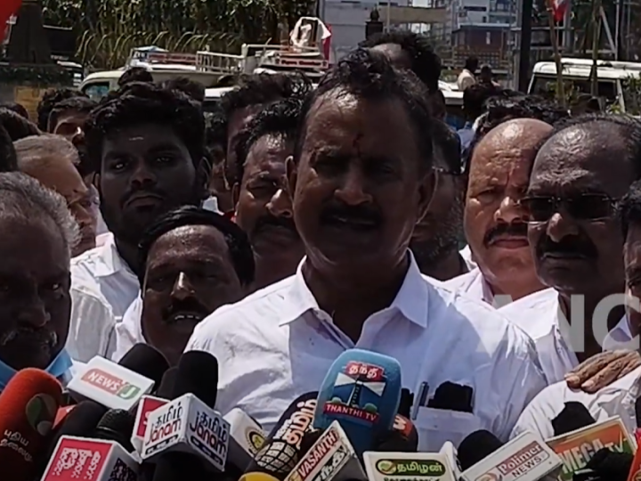 கோவை ஜி டி நாயுடு மேம்பாலத்தை பார்வையிட்ட அதிமுக முன்னாள் அமைச்சர் எஸ் பி வேலுமணி இருக்கும் நாட்களில்லாவது நிலுவையில் உள்ள திட்டங்களுக்கு நிதி ஒதுக்கி திட்டத்தை நடைமுறை படுத்துங்கள் என திமுக அரசை வலியுறுத்தியுள்ளார்