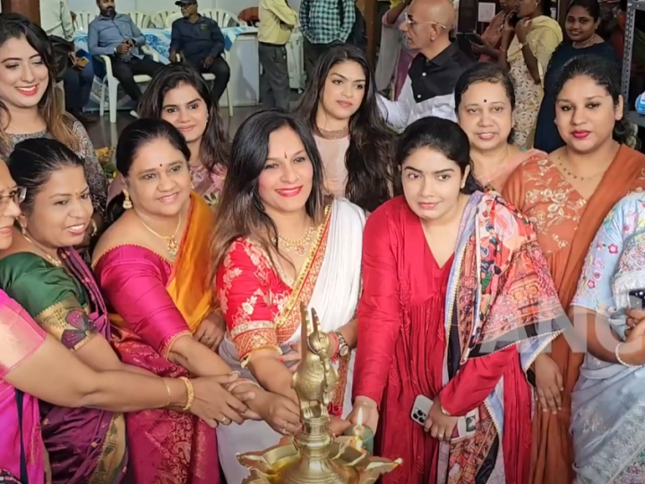 கோவை சுகுணா மண்டப அரங்கில் கோ கிளாம் விற்பனை கண்காட்சி தீபாவளி சிறப்பு விற்பனை கண்காட்சியாக நடைபெறும் இதில்,நூற்றுக்கும் மேற்பட்ட அரங்குகள் அமைத்துள்ளதாக ஒருங்கிணைப்பாளர் தகவல்