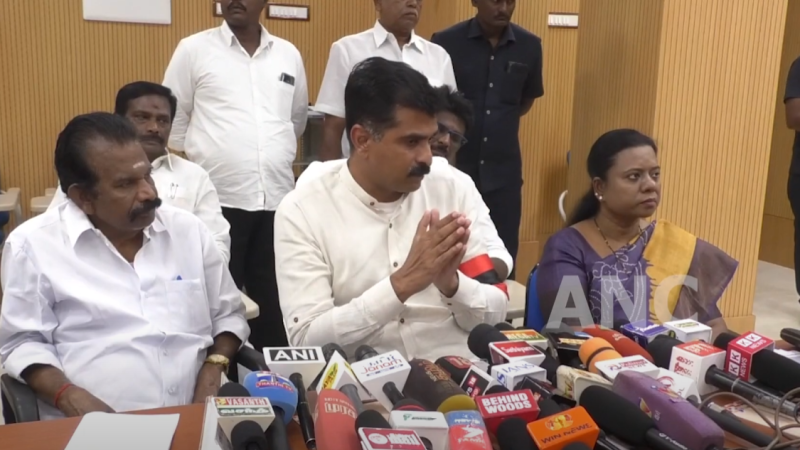 திருச்சி நாடாளுமன்ற தொகுதி உறுப்பினர் துரை.வைகோ திருச்சி பன்னாட்டு விமான முனையத்தில் செய்தியாளர்களுக்கு அளித்த பேட்டியில்